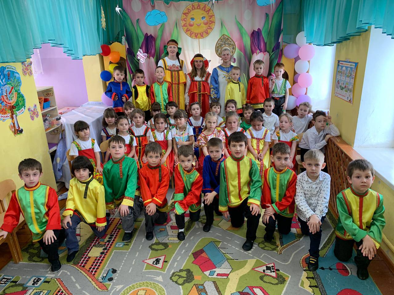 Общее фото на мероприятии к 8 марта 